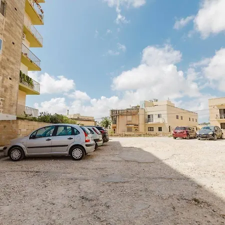 Apartment Spinola Court 2bed W Pool And Parking By Homely *