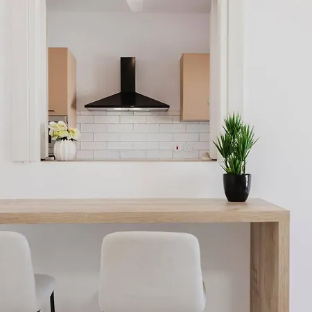 Spinola Court 2bed W Pool And Parking By Homely