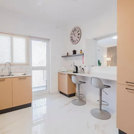 Appartement Spinola Court 2bed W Pool And Parking By Homely *