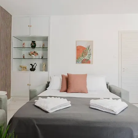 Spinola Court 2bed W Pool And Parking By Homely * Saint Julian's