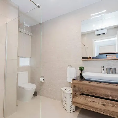 Spinola Court 2bed W Pool And Parking By Homely * Saint Julian's