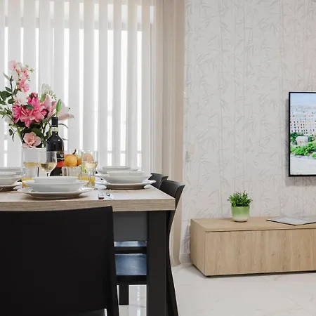 Spinola Court 2bed W Pool And Parking By Homely *