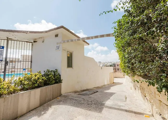 Spinola Court 2bed W Pool And Parking By Homely Διαμέρισμα