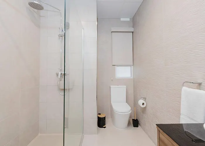 アパート Spinola Court 2bed W Pool And Parking By Homely *