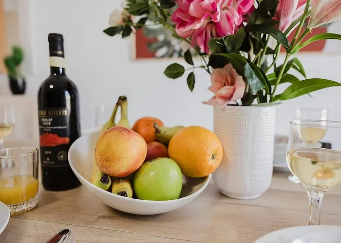 Spinola Court 2bed W Pool And Parking By Homely