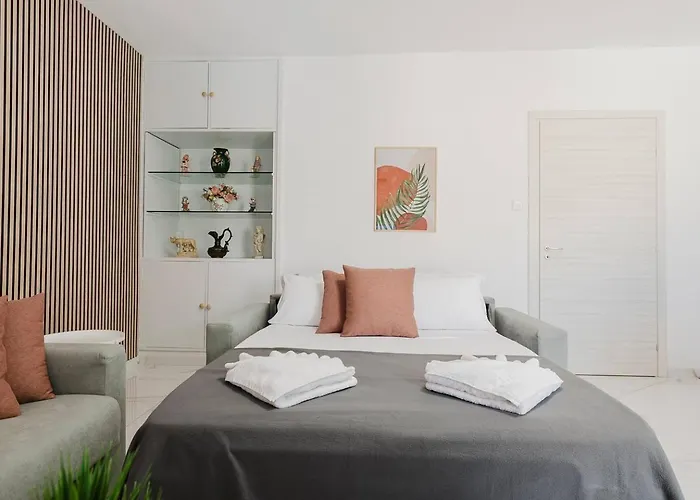 Spinola Court 2bed W Pool And Parking By Homely * Saint Julian's