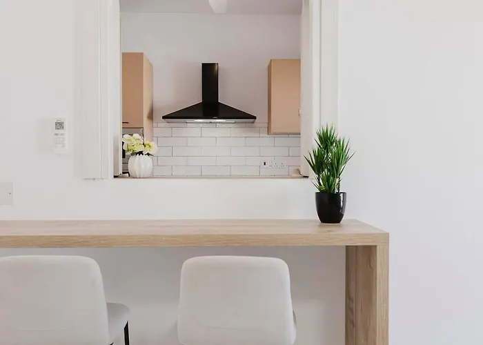 Spinola Court 2bed W Pool And Parking By Homely