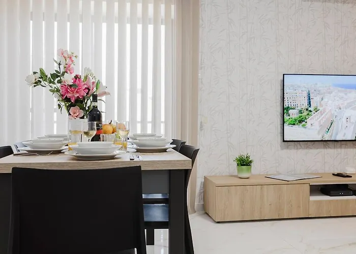 Spinola Court 2bed W Pool And Parking By Homely *