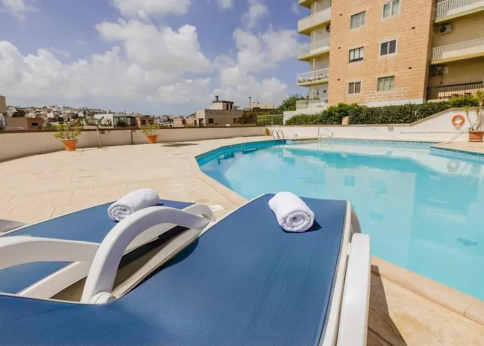 Spinola Court 2bed W Pool And Parking By Homely *