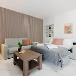 Apartment Spinola Court 2bed W Pool And Parking By Homely *
