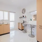 Apartment Spinola Court 2bed W Pool And Parking By Homely *